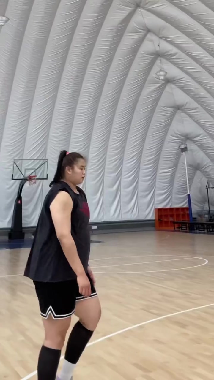 嚯，好魁梧！大寶貝劉禹彤背打你，你能頂住嗎？