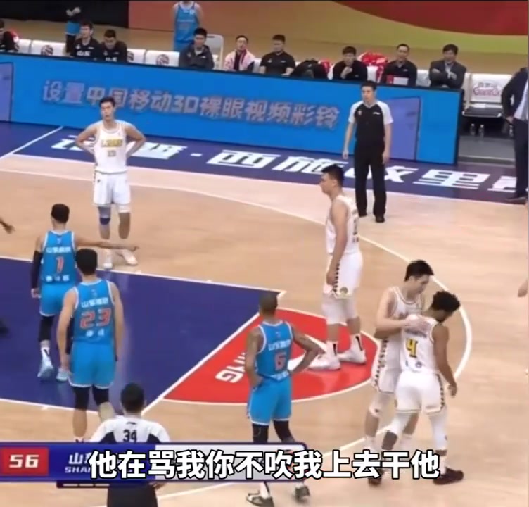 被庫克罵毛了？高詩巖對裁判說：他再罵我你不吹，我就上去干他！（高詩巖對新疆）